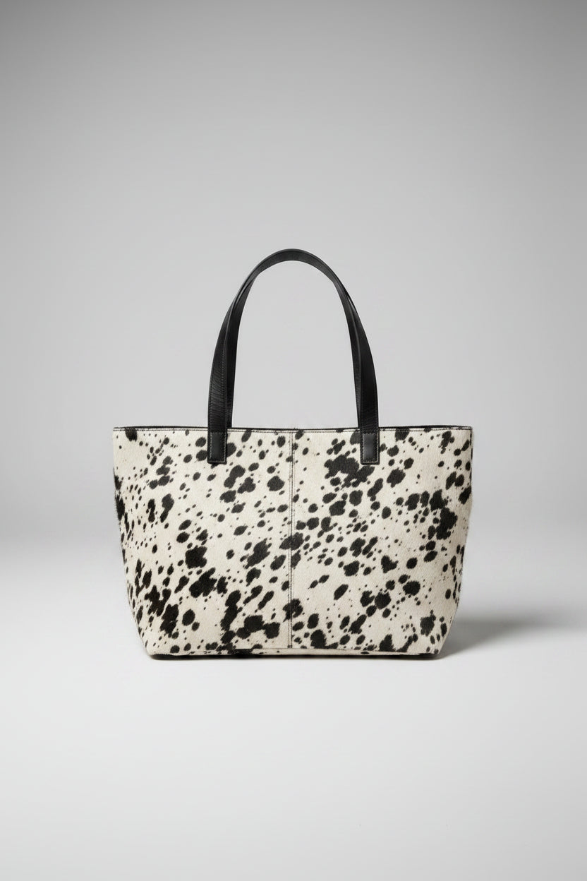 Bolso tote de pelo de vaca Dálmata con asas de cuero negro - Francisca Espinoza Handmade Leather