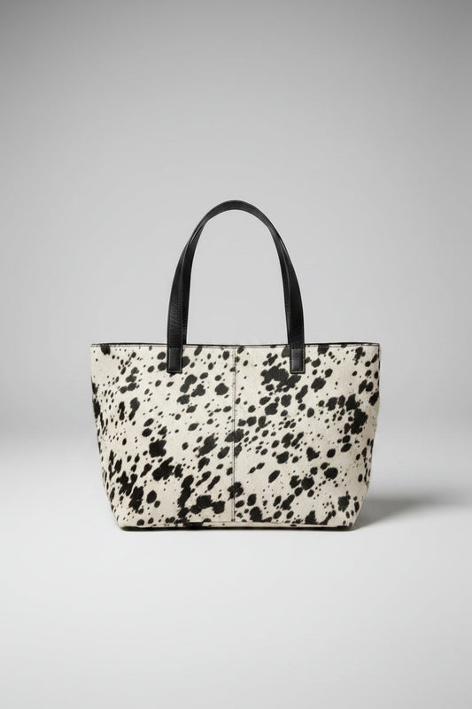 Bolso tote de pelo de vaca Dálmata con asas de cuero negro - Francisca Espinoza Handmade Leather